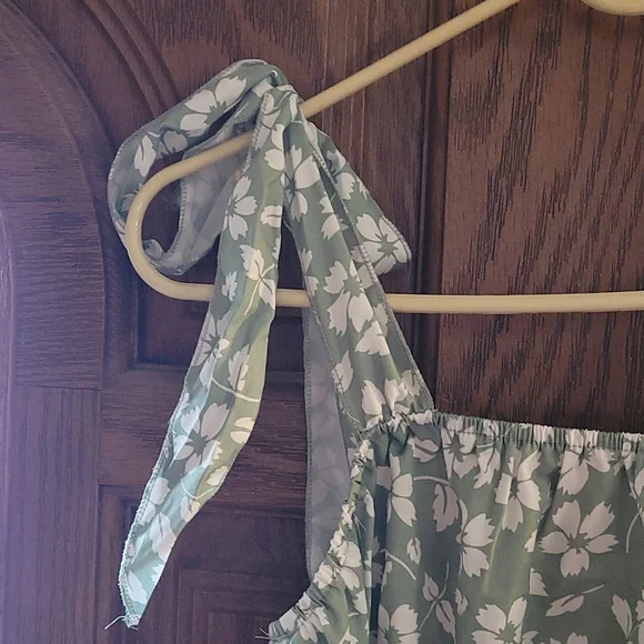 Sage and white romper size m - Picture 3 of 6